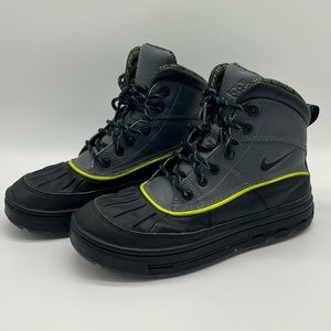 Nike youth ACG snow boots, size 4